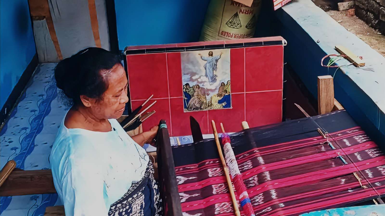 Menghias Kain, Menghargai Warisan: Omah Jahit Zayna di Cilacap